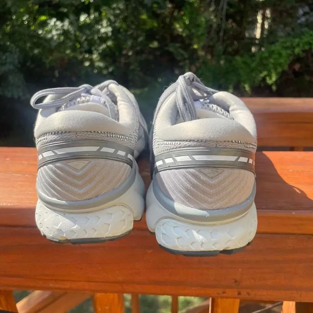 Brooks Women's 8.5 Grey and Silver Sneakers